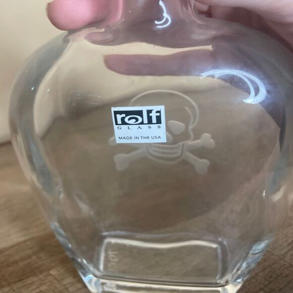 Rolf Glass Skull And Crossbones Decanter Sand Engraved in the USA - Picture 4 of 5